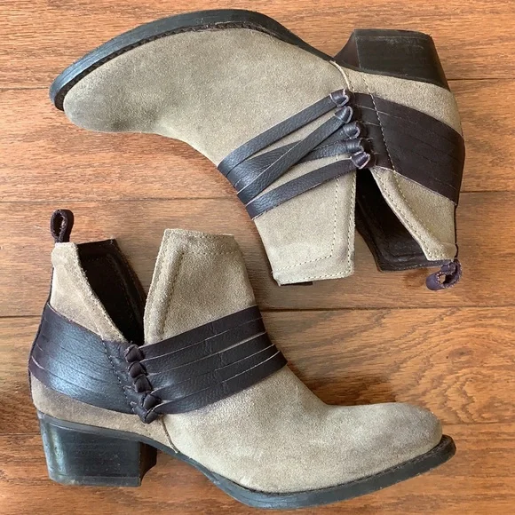 Diba Skyler Split Bootie Slip On Style Leather Suede Taupe & Dark Brown Size 6 - Picture 9 of 12